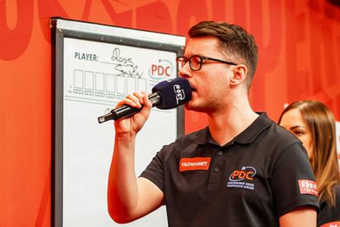 “IF I NEVER REFEREE AGAIN, I’LL TAKE THAT MOMENT TO MY GRAVE” – OWEN BINKS ON UNFORGETTABLE POLAND DARTS OPEN DEBUT
