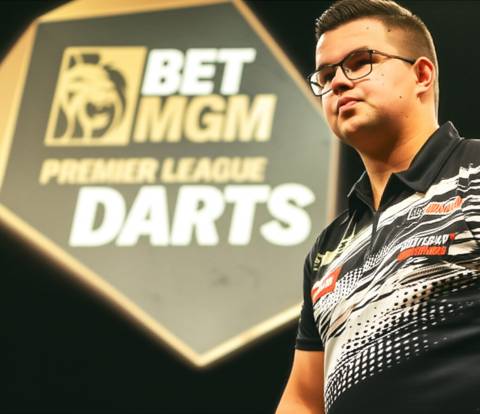 GIAN VAN VEEN OPENS UP ON THE 'EXTRA PRESSURE' OF HIS PREMIER LEAGUE DARTS DEBUT