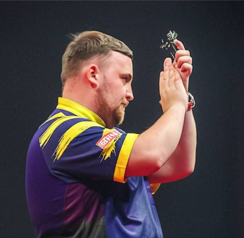 WINMAU CEO TOM BROWN HAILS DARTS 'HYPERGROWTH' AND LAUNCHES BLADE X BOARD WITH 5-YEAR WARRANTY