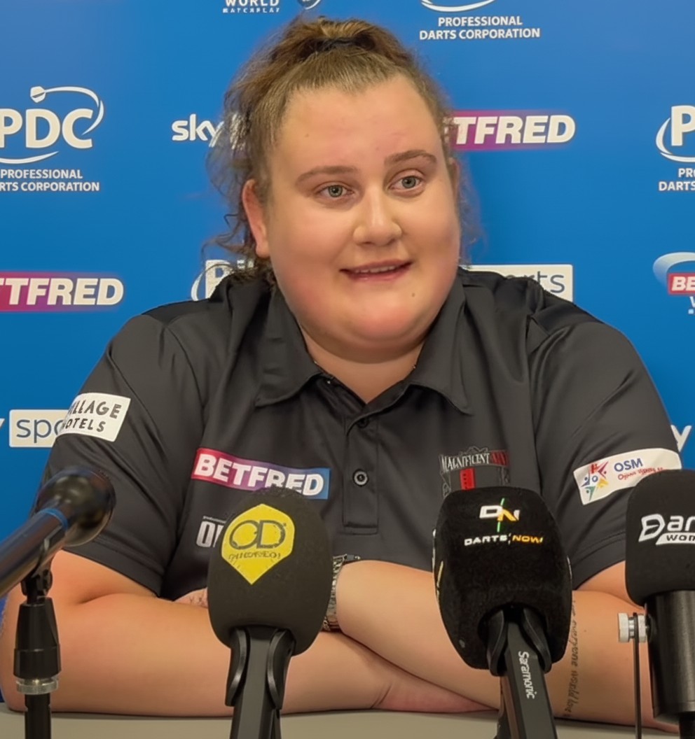 BEAU GREAVES AND LISA ASHTON SHARE SPOILS AS WOMEN'S SERIES ACTION HEATS UP IN WIGAN